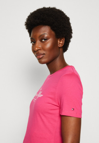 Tommy Hilfiger SLIM SIGNATURE Print T-shirt bright cerise pink SLIM SIGNATURE Футболка с принтом ярко-вишнево-розовый