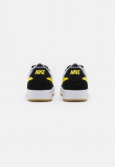 Nike SB ADVERSARY UNISEX Sneaker low black/yellow strike/wolf grey/white/light brown/hyper royal ADVERSARY UNISEX Низкие кроссовки женские черный/желтый забастовка/серый волк/белый/светло-коричневый/гипер королевский