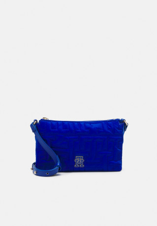 Tommy Hilfiger CHIC CROSSOVER Across body bag ultra blue CHIC CROSSOVER Сумка через плечо ультра синий