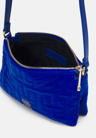 Tommy Hilfiger CHIC CROSSOVER Across body bag ultra blue CHIC CROSSOVER Сумка через плечо ультра синий