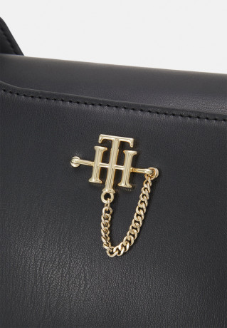 Tommy Hilfiger CHAIN SHOULDER BAG Handbag black СУМКА НА ПЛЕЧО С ЦЕПОЧКОЙ Сумка черный