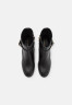 Tommy Hilfiger BELT HEELED BOOT Classic ankle boots black BELT HEELED BOOT Классические ботильоны черный