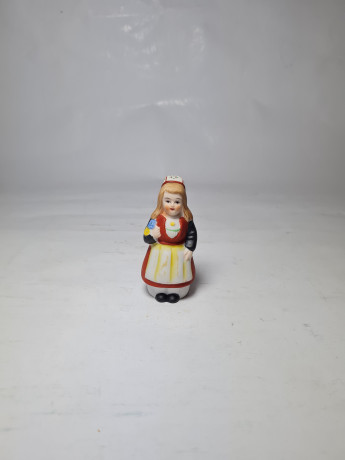 Статуэтка винтажная фарфоровая "Девушка в разноцветном платье", 8 x 3,5 см, Корея, 1960-70гг.