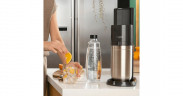 SodaStream SodaStream Wassersprudler Duo Titan Starter-Set schwarz, inkl. Glasflasche, CO?-Zylinder  schwarz Стартовый набор для приготовления газировки SodaStream Duo Titan, черный, включая стеклянную бутылку и баллон с CO2.