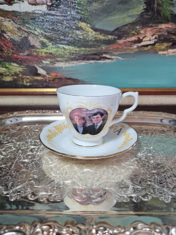 Чайная пара винтажная Colclough Bone / England, костяной фарфор, изображение фото со свадьбы Принца Эндрю и Сары Фергюсон, Англия, 1986г.