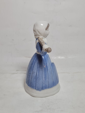 Статуэтка винтажная Lladro "Женщина с коромыслом", фарфор, 13 x 9 см, Испания, 1960-70гг.