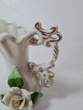 Ваза с фактурной розой "Чайная роза", 9см x 12.5см, Тайвань, 1960-70гг.