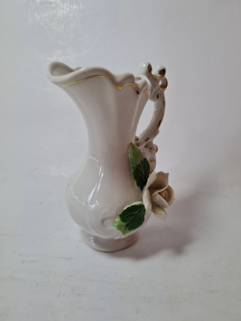 Ваза с фактурной розой "Чайная роза", 9см x 12.5см, Тайвань, 1960-70гг.