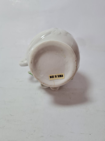 Ваза с фактурной розой "Чайная роза", 9см x 12.5см, Тайвань, 1960-70гг.