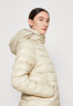 Tommy Hilfiger PADDED GLOBAL STRIPE JACKET Light jacket classic beige УТЕПЛЕННАЯ КУРТКА GLOBAL STRIPE JACKET Легкая куртка классический бежевый