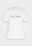 Tommy Hilfiger SLIM SIGNATURE Print T-shirt optic white SLIM SIGNATURE Футболка с принтом оптический белый