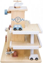 mamabrum Holzparkplatz mit 3 Ebenen und Hubschrauberlandeplatz Деревянная трехуровневая парковка с вертолетной площадкой.