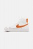Nike Sportswear BLAZER MID ?77 Sneaker low summit white/hot curry mars/stone phantom BLAZER MID ?77 кроссовки женские низкие Вершина Уайт/горячее карри Марс/каменный фантом