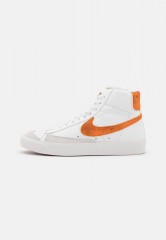 Nike Sportswear BLAZER MID ?77 Sneaker low summit white/hot curry mars/stone phantom BLAZER MID ?77 кроссовки женские низкие Вершина Уайт/горячее карри Марс/каменный фантом