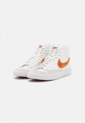 Nike Sportswear BLAZER MID ?77 Sneaker low summit white/hot curry mars/stone phantom BLAZER MID ?77 кроссовки женские низкие Вершина Уайт/горячее карри Марс/каменный фантом