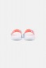 Nike Sportswear VICTORI ONE SLIDE Pantolette flach white/bright mango/sapphire/light liquid lime VICTORI ONE SLIDE Мюли на плоской подошве белый/яркий манго/сапфир/светлый жидкий лайм