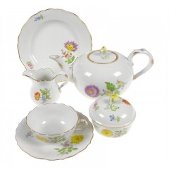 Meissen Meissen  'Neuer Ausschnitt - Blume 2 schrag bunt mit Goldrand' Teeservice 6 Personen 21-tlg. Meissen "New cut - 2 цветка по диагонали разноцветные с золотой каймой" чайный сервиз на 6 персон, 21 предмет.