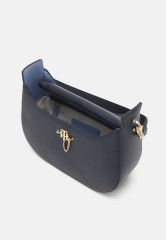 Tommy Hilfiger CHAIN SHOULDER BAG Handbag desert sky СУМКА НА ПЛЕЧО С ЦЕПОЧКОЙ Сумка небо пустыни