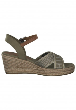 Tommy Hilfiger ESSENTIAL  Trainers kaki ESSENTIAL Кроссовки хаки