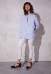 Tommy Hilfiger BASIC CLOSED TOE MID WEDGE Wedges desert sky БАЗОВЫЙ ЗАКРЫТЫЙ НОСОК СРЕДНЯЯ СТАТЬЯ Танкетка небо пустыни