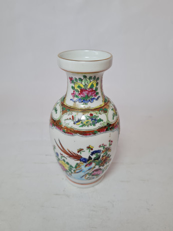 Ваза винтажная, белый фарфор с разноцветным рисунком птиц и цветов, 16 x 7 см, Китай, 1960-70гг.