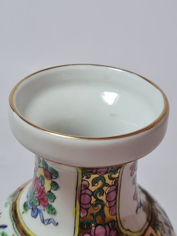 Ваза винтажная, белый фарфор с разноцветным рисунком птиц и цветов, 16 x 7 см, Китай, 1960-70гг.