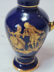 Ваза винтажная Limoges France, темно-синий фарфор с золотым декором "Влюбленная пара", 9,5 x 6,5 см, Франция, 1960-70гг.