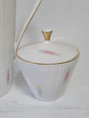 Набор посуды для чая винтажный Winterling Roslau Bavaria, белый фарфоровый чайник, 18 x 20,5 см с разноцветным узором и позолотой и сахарница 9 x 7,5 см, Германия, 1960-70гг.