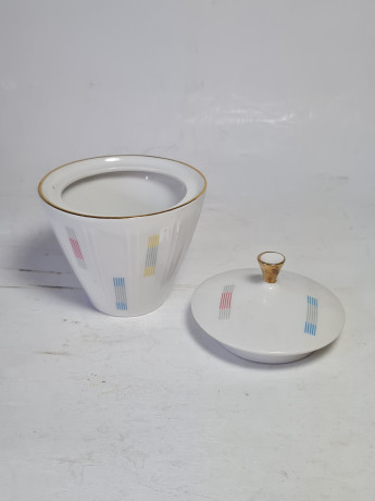 Набор посуды для чая винтажный Winterling Roslau Bavaria, белый фарфоровый чайник, 18 x 20,5 см с разноцветным узором и позолотой и сахарница 9 x 7,5 см, Германия, 1960-70гг.