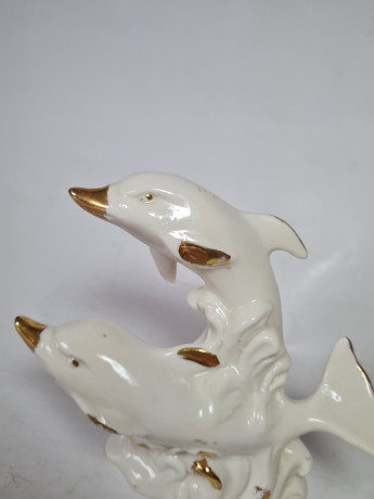 Белая фарфоровая фигурка с позолотой "Два дельфина" 11 x 13 см, Италия, 1970-80гг.