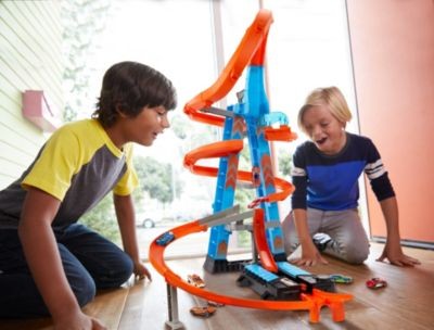 Mattel Hot Wheels Himmelscrash-Turm inkl. 1 Spielzeugauto Hot Wheels Sky Crash Tower с 1 игрушечной машинкой