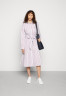 Tommy Hilfiger MIDI SHIRT DRESS  Shirt dress posh/royal berry ПЛАТЬЕ-РУБАШКА МИДИ Платье-рубашка шикарный / королевская ягода