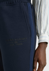 Tommy Hilfiger TAPERED FIT Tracksuit bottoms desert sky TAPERED FIT Низ спортивного костюма небо пустыни