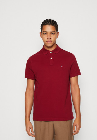 Tommy Hilfiger TOMMY HILFIGER X SHAWN MENDES POLO UNISEX Polo shirt rouge TOMMY HILFIGER X SHAWN MENDES POLO UNISEX Рубашка поло румяна