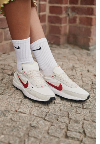 Nike Sportswear WAFFLE ONE Sneaker low sail/gym red/pearl white/black/white WAFFLE ONE кроссовки женские низкие парус/спортзал красный/жемчужно-белый/черный/белый