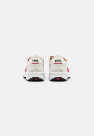 Nike Sportswear WAFFLE ONE Sneaker low sail/gym red/pearl white/black/white WAFFLE ONE кроссовки женские низкие парус/спортзал красный/жемчужно-белый/черный/белый
