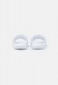 Nike Sportswear VICTORI ONE SLIDE Pantolette flach white/wolf grey/pure platinum/metallic gold VICTORI ONE SLIDE Мюли на плоской подошве белый/серый волк/чистая платина/золотой металлик