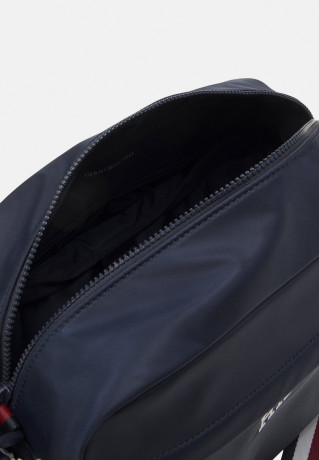 Tommy Hilfiger CORPORATE CHANGING Baby changing bag space blue CORPORATE CHANGING Сумка для пеленания космический синий