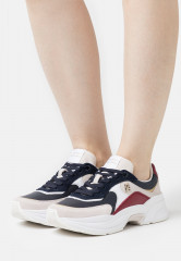 Tommy Hilfiger CHUNKY EMBOSSED RUNNER Trainers space blue CHUNKY EMBOSSED RUNNER Кроссовки космический синий
