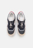 Tommy Hilfiger CHUNKY EMBOSSED RUNNER Trainers space blue CHUNKY EMBOSSED RUNNER Кроссовки космический синий