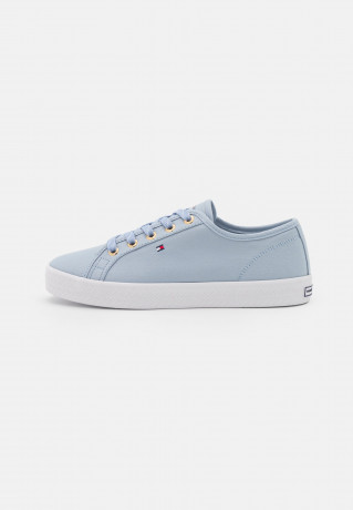 Tommy Hilfiger ESSENTIAL  Trainers breezy blue ESSENTIAL Кроссовки свежий синий