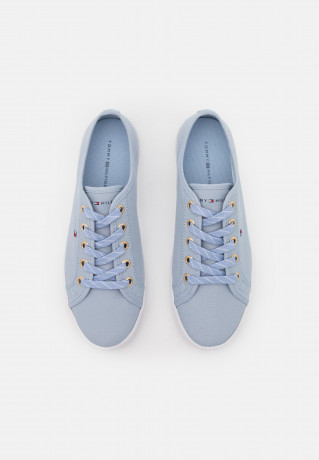 Tommy Hilfiger ESSENTIAL  Trainers breezy blue ESSENTIAL Кроссовки свежий синий