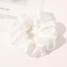 SOHO Satin Scrunchie Weiss Атласная резинка для волос