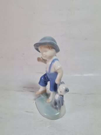 Статуэтка винтажная Lladro "Мальчик с медвежонком", фарфор, 12 x 6 см, Испания, 1960-70гг. 