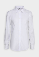 Tommy Hilfiger MONOGRAM REGULAR Button-down blouse optic white MONOGRAM REGULAR Блузка на пуговицах оптический белый