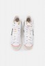 Nike Sportswear BLAZER MID #x27;77 JUMBO Sneaker high white/black/sail/team orange BLAZER MID #x27;77 JUMBO — Высокие кроссовки женские белый/черный/парус/командно-оранжевый