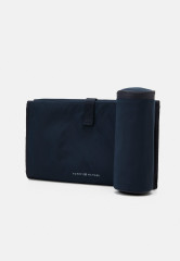 Tommy Hilfiger ABO BABY CHANGING BAG SET UNISEX Baby changing bag space blue ПОДПИСКА НАБОР СУМОК ДЛЯ ПЕЛЯНКИ УНИСЕКС Сумка для пеленания космический синий