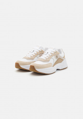 Tommy Hilfiger CHUNKY EMBOSSED RUNNER Trainers white CHUNKY EMBOSSED RUNNER Кроссовки белый