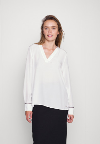 Tommy Hilfiger SOLID V NECK  Blouse ecru ТВЕРДАЯ БЛУЗА С V-ОБРАЗНЫМ ВЫРЕЗОМ экрю