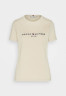 Tommy Hilfiger REGULAR TEE  Print T-shirt light sandalwood REGULAR TEE Футболка с принтом светлое сандаловое дерево